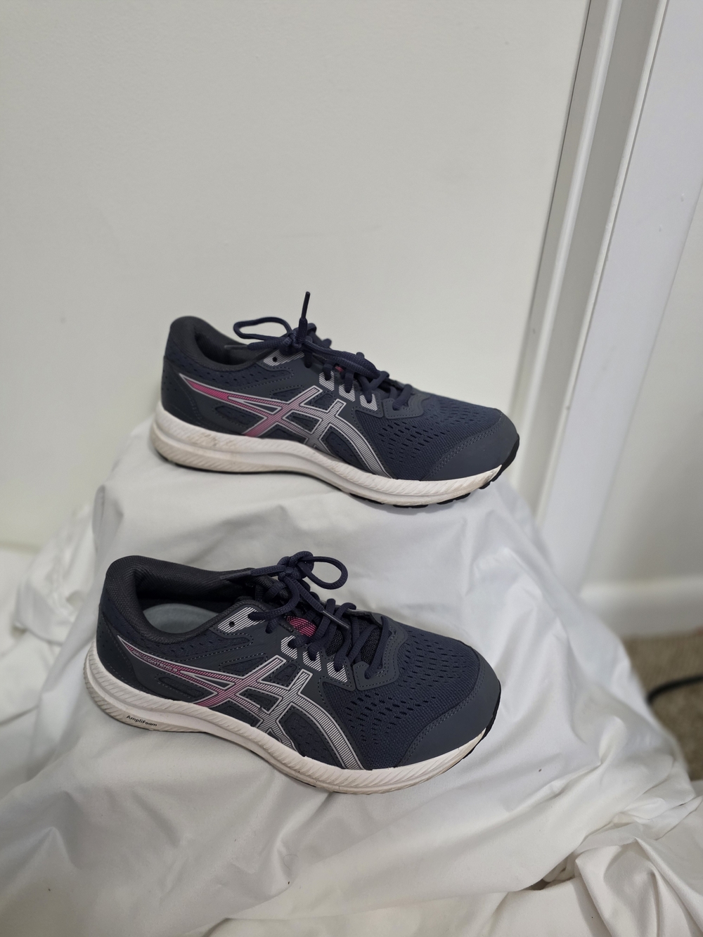 ASICS 9.5 W Women's Navy Running Shoes with Pink Accent